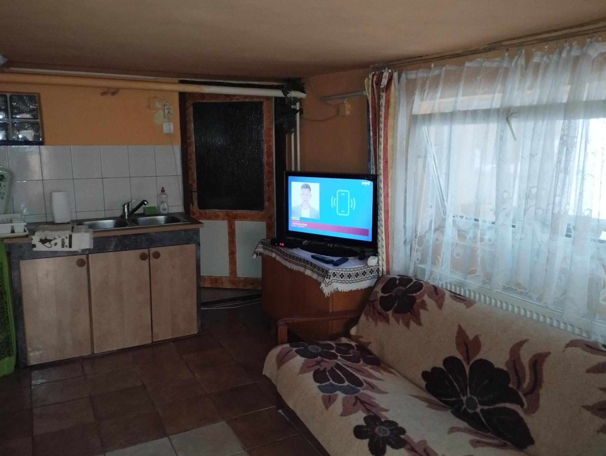 Toth Apartman Telkibanya Exterior photo